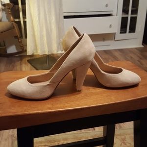Nude Pumps